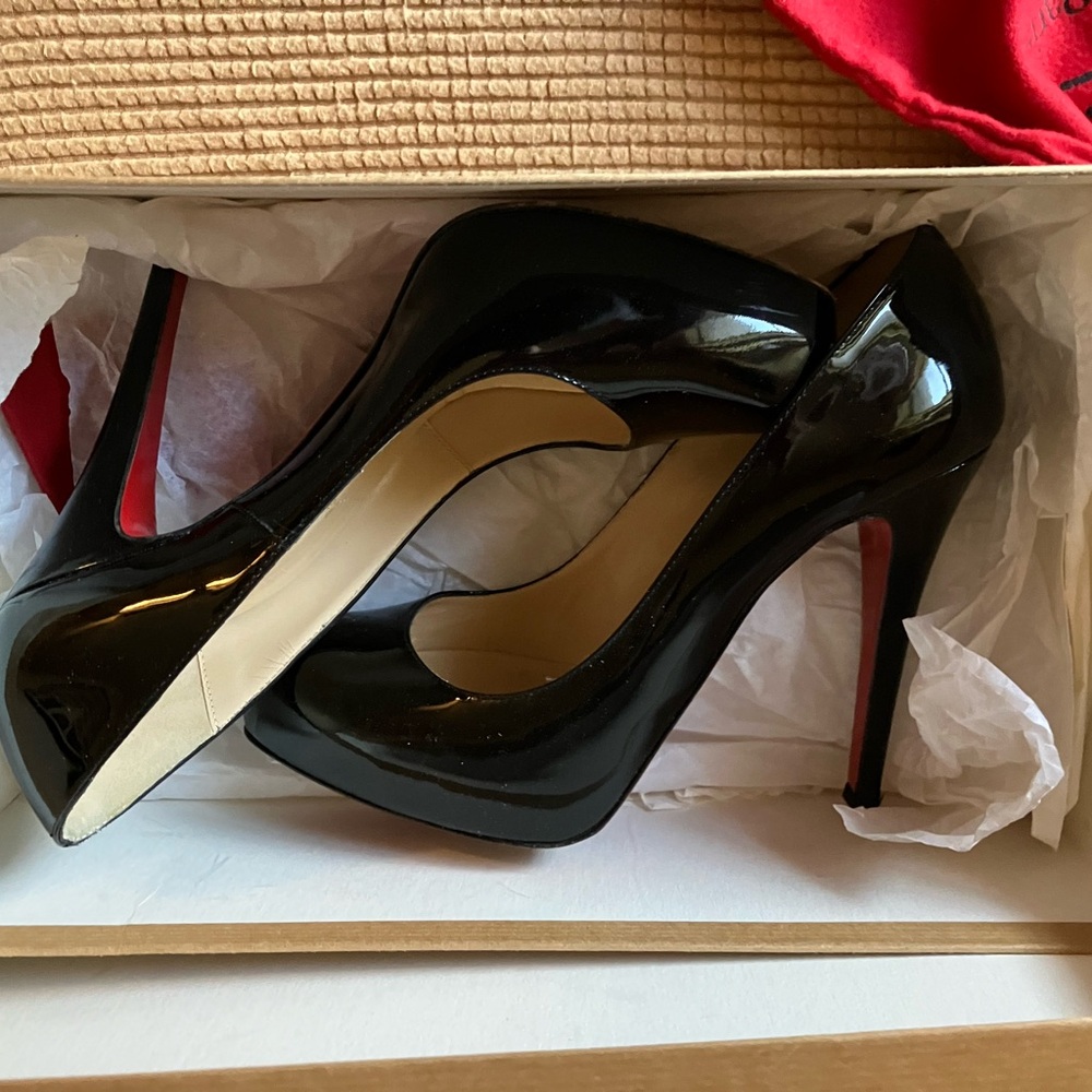 Christian Louboutin. Black pumps. Designer women’s shoes. Excellent Condition. - Picture 5 of 11